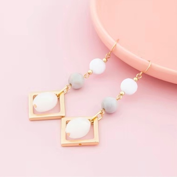 Long Geometric Shaped Alloy Creamy Acrylic Fashion Earrings Jewelry - Picture 1 of 3